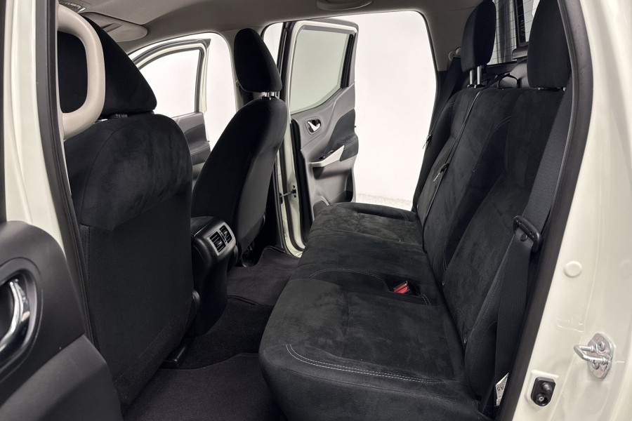 2018 Nissan Navara D23 Series 3 ST-X King Cab Pickup Image 14