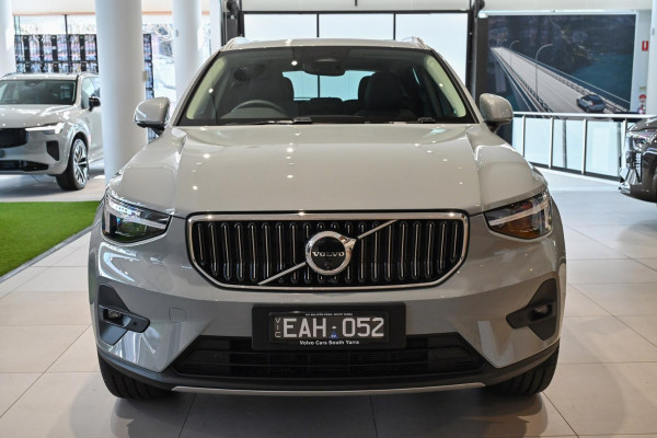 2025 MY26 Volvo XC40 XZ Ultra B4 Bright SUV Image 2