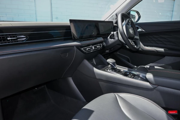 2025 MG HS AS33 Essence Hybrid SUV Image 7