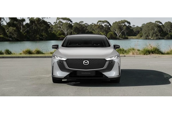 2026 Mazda 6e  E35 Atenza Hatch Image 4