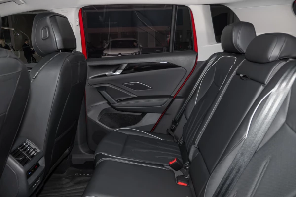 2026 Volkswagen Tiguan CT 150TSI eHybrid Elegance SUV Image 9