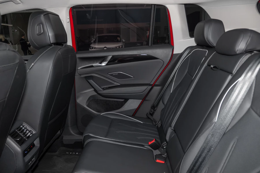 2026 Volkswagen Tiguan CT 150TSI eHybrid Elegance SUV Image 9