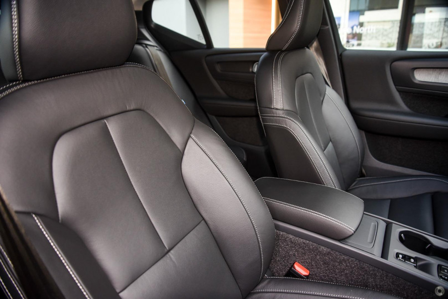 2023 Volvo XC40 XZ Plus B4 SUV Image 7