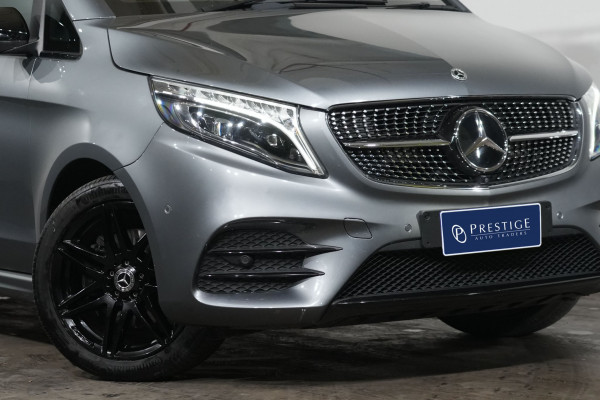 2022 Mercedes-Benz V-Class V250 d Avantgarde People Mover Image 2