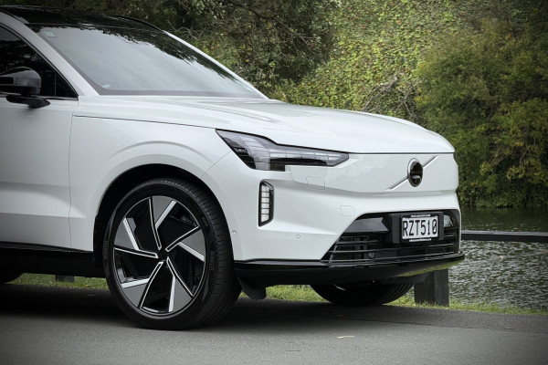 2026 Volvo EX90 No Series Ultra Twin Motor Performance SUV Image 8