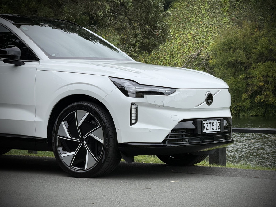 2026 Volvo EX90 No Series Ultra Twin Motor Performance SUV Image 8