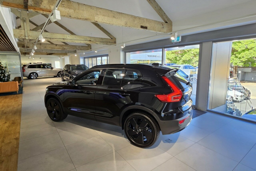 2024 MYon Volvo XC40 XZ Black Edition SUV Image 8