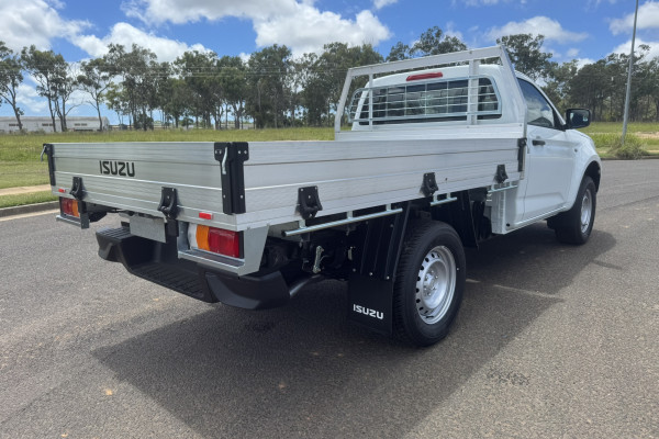 2026 Isuzu D-MAX RG SX Cab Chassis Image 3