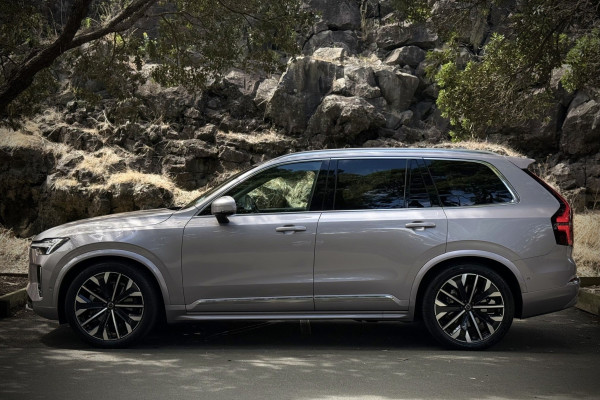 2025 Volvo XC90 L Series Ultra B5 Bright SUV Image 3
