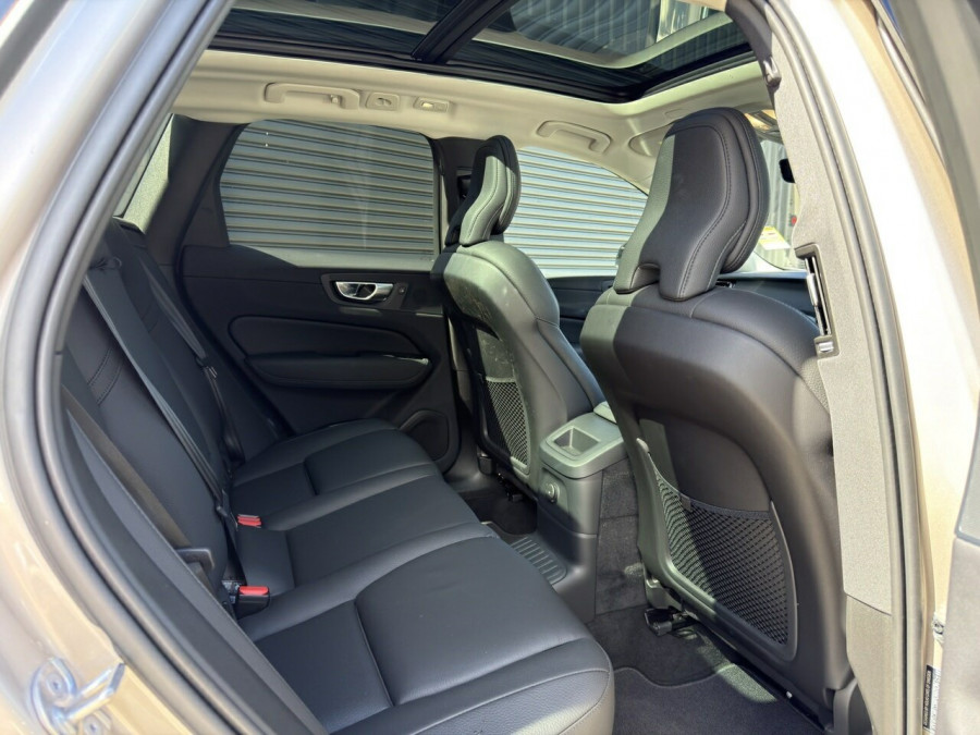 2025 Volvo XC60 UZ Plus T8 Plug-in Hybrid SUV Image 11