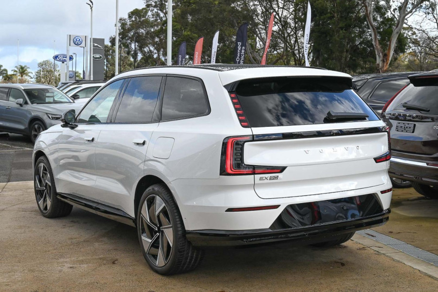 2026 Volvo EX90  Ultra Twin Motor Performance SUV Image 4