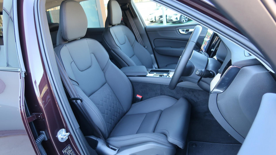 2025 Volvo XC60 UZ Plus T8 Plug-in Hybrid Dark SUV Image 11