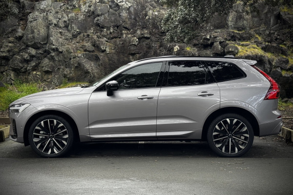 2025 Volvo XC60 UZ Ultra B5 Dark SUV Image 5
