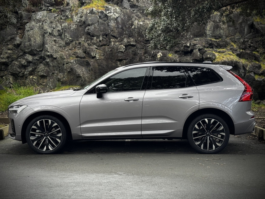 2025 Volvo XC60 UZ Ultra B5 Dark SUV Image 5