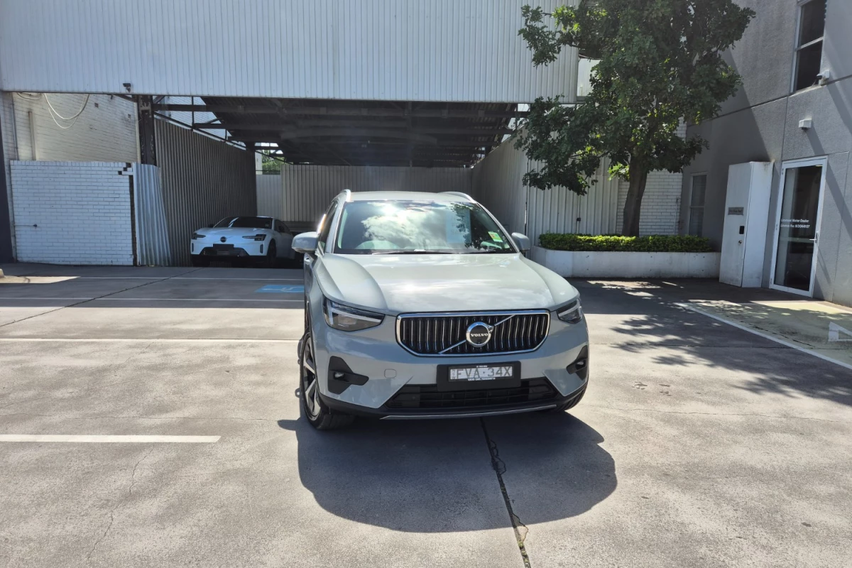 2025 MY26 Volvo XC40 XZ Ultra B4 Bright SUV