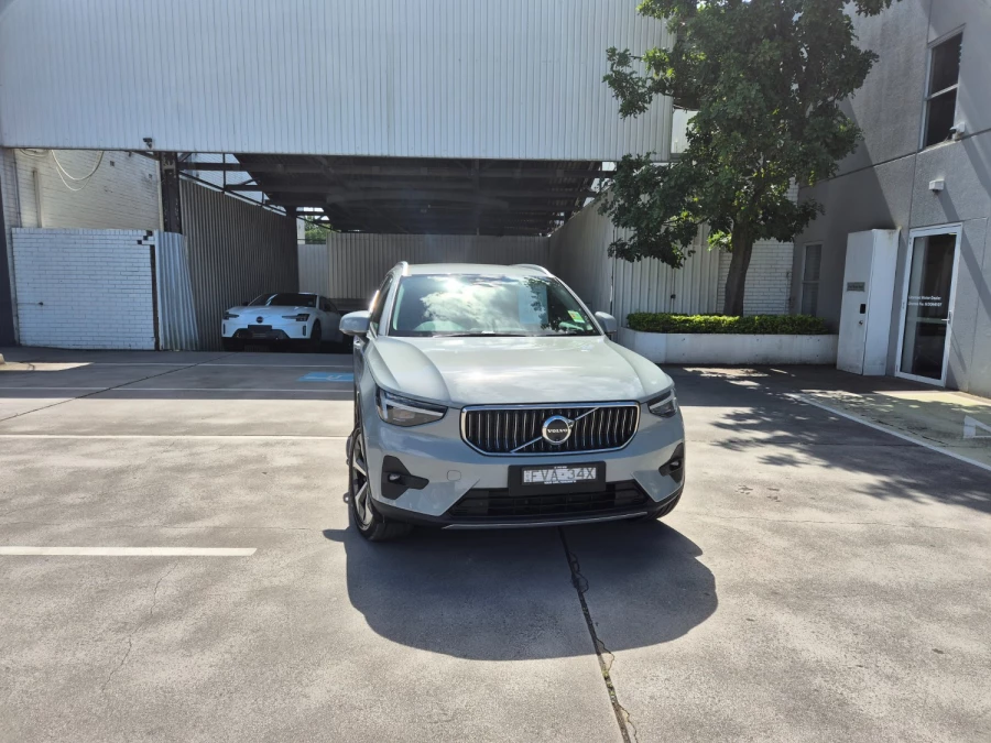 2025 MY26 Volvo XC40 XZ Ultra B4 Bright SUV Image 1