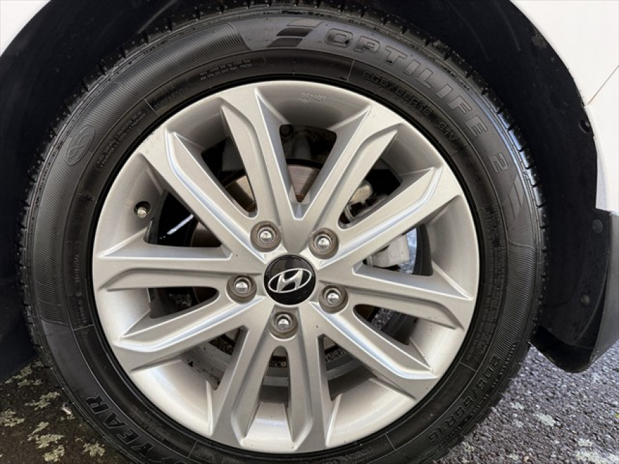 2014 Hyundai Elantra MD3 Trophy Sedan Image 16