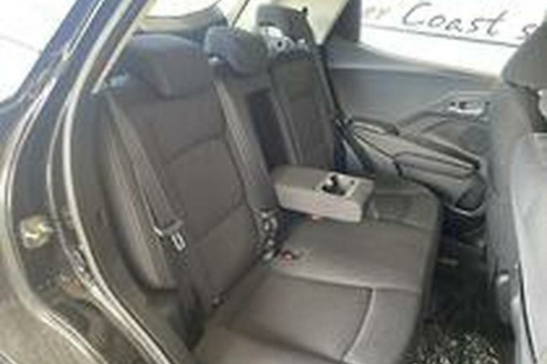 2025 Mahindra XUV3X0  AX5L SUV Image 24
