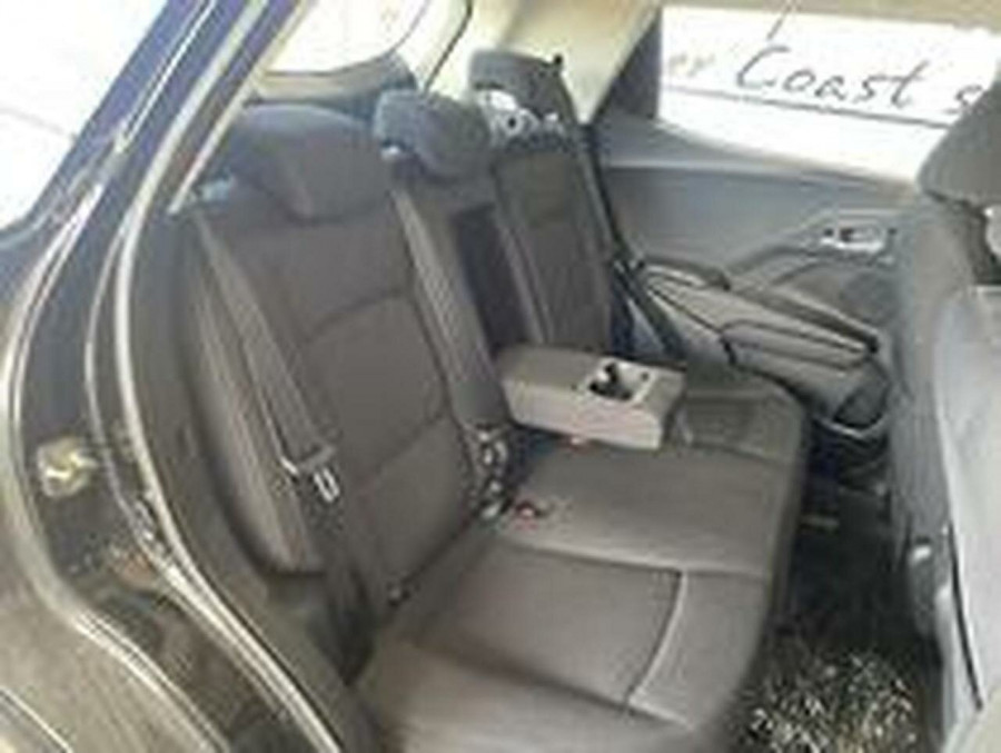 2025 Mahindra XUV3X0  AX5L SUV Image 24