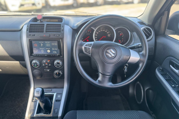 2005 Suzuki Grand Vitara JB  SUV Image 20