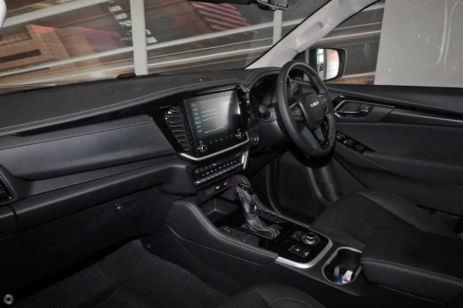 2025 Isuzu MU-X RJ LS-U SUV Image 8