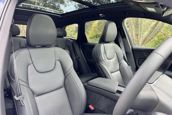 2026 Volvo XC60 UZ Black Edition SUV Image 7
