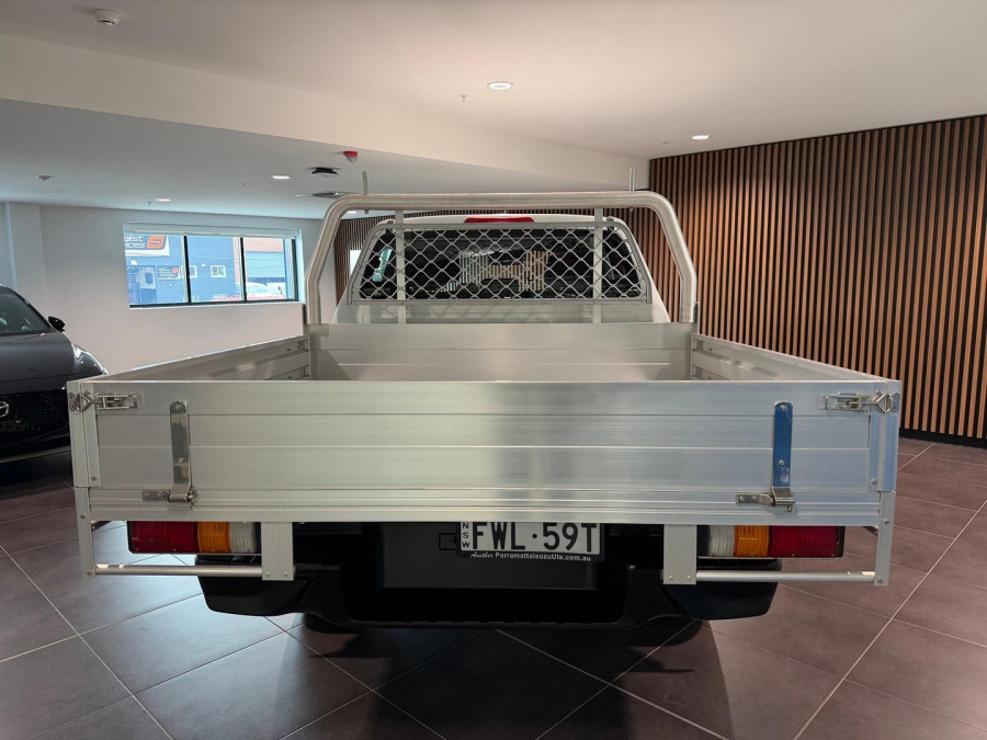 2025 MY25.5 Isuzu D-MAX RG SX High Ride Cab Chassis Image 4