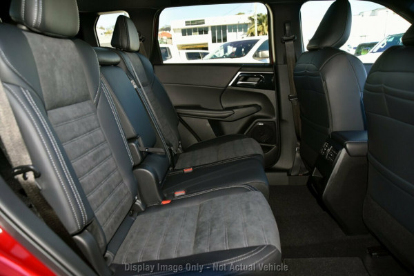 2026 Mitsubishi Outlander ZM Black Edition SUV Image 9