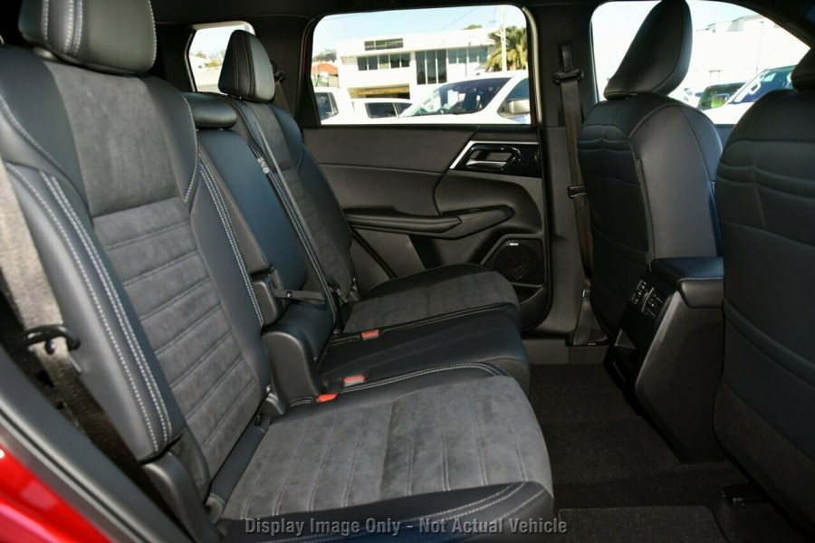 2026 Mitsubishi Outlander ZM Black Edition SUV Image 9