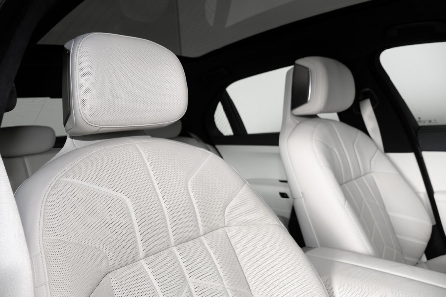2024 BMW 7 Series G70 740i M Sport Sedan