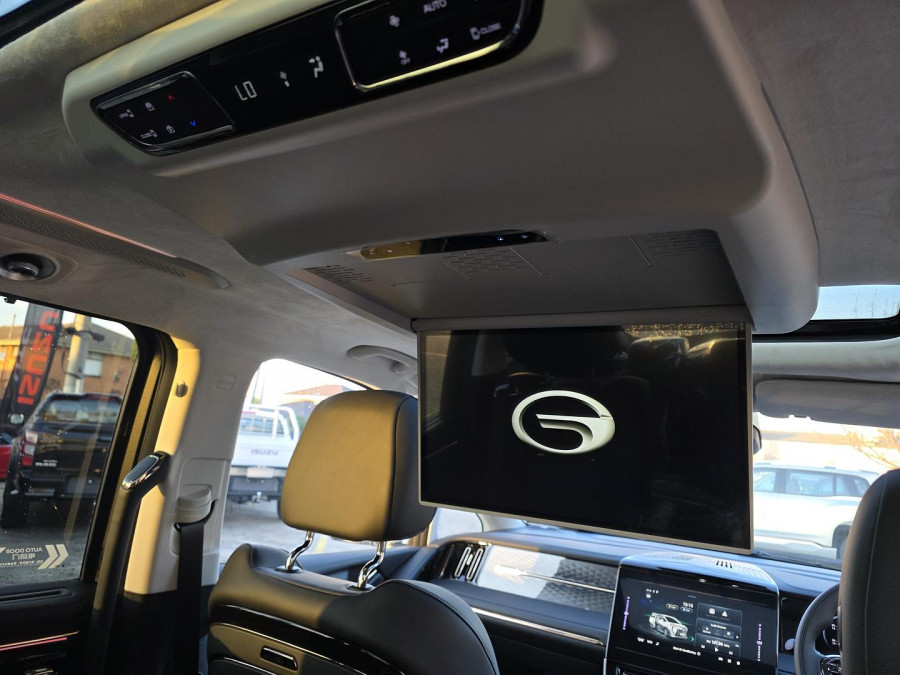 2026 GAC M8 PHEV  Luxury People Mover Image 16