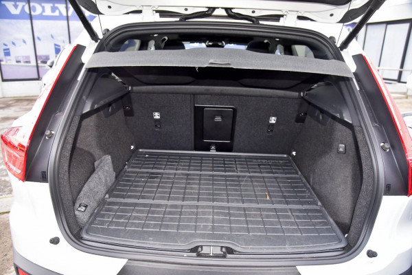 2025 MY26 Volvo XC40 XZ Ultra B4 Dark SUV Image 21