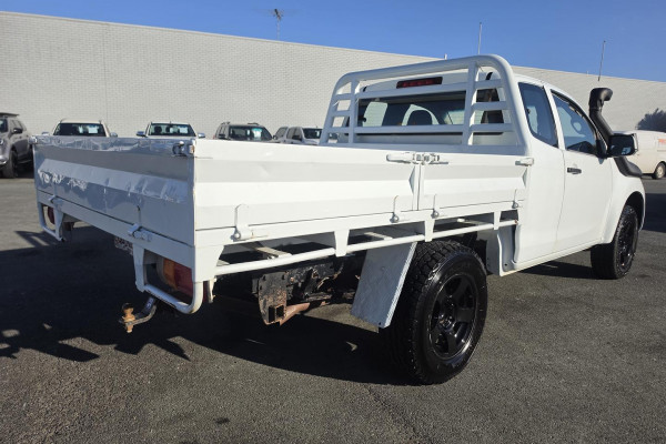 2017 Isuzu D-MAX  SX Cab Chassis Image 7
