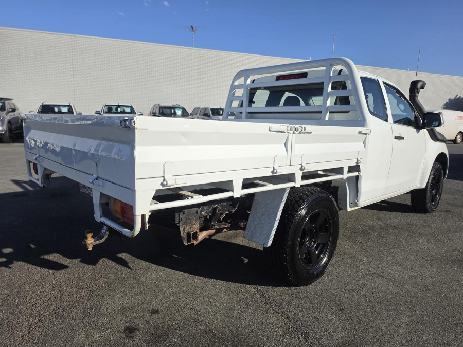 2017 Isuzu D-MAX  SX Cab Chassis Image 7