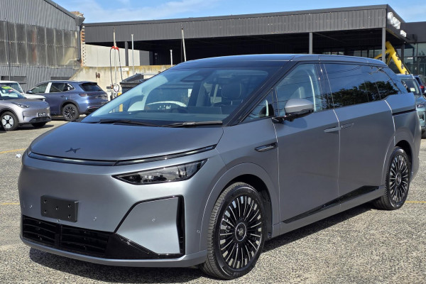 2026 XPeng X9  Long Range People Mover Image 3
