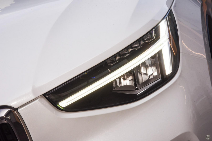 2023 Volvo XC40 XZ Plus B4 SUV Image 10