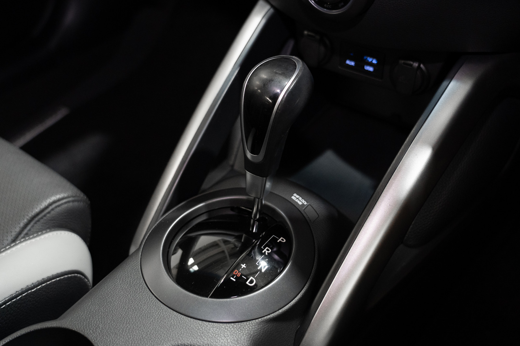 2015 Hyundai Veloster Sr Turbo Coupe Image 15
