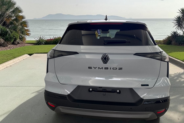 2026 Renault Symbioz No Series esprit Alpine SUV Image 4