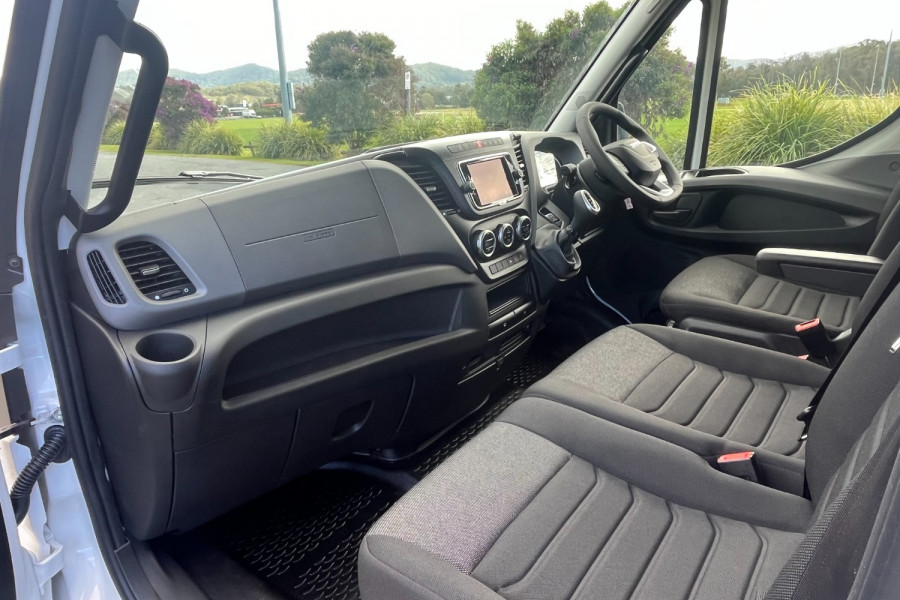 2024 Iveco Daily 35S18 Van Image 17