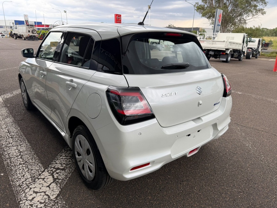 2025 Suzuki Swift Hybrid Hybrid SUV Image 6