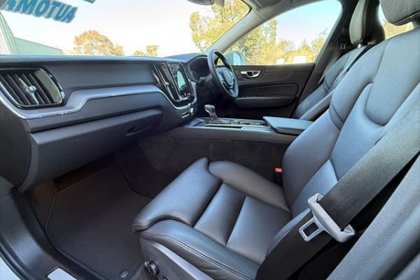 2020 MY21 Volvo XC60 UZ D4 Momentum SUV Image 16