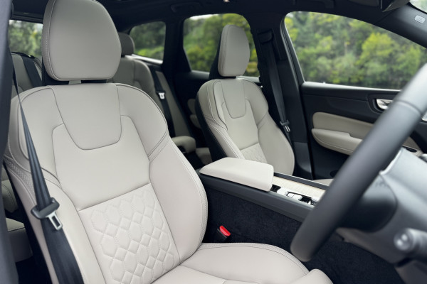 2026 Volvo XC60 UZ Ultra B5 Dark SUV Image 4