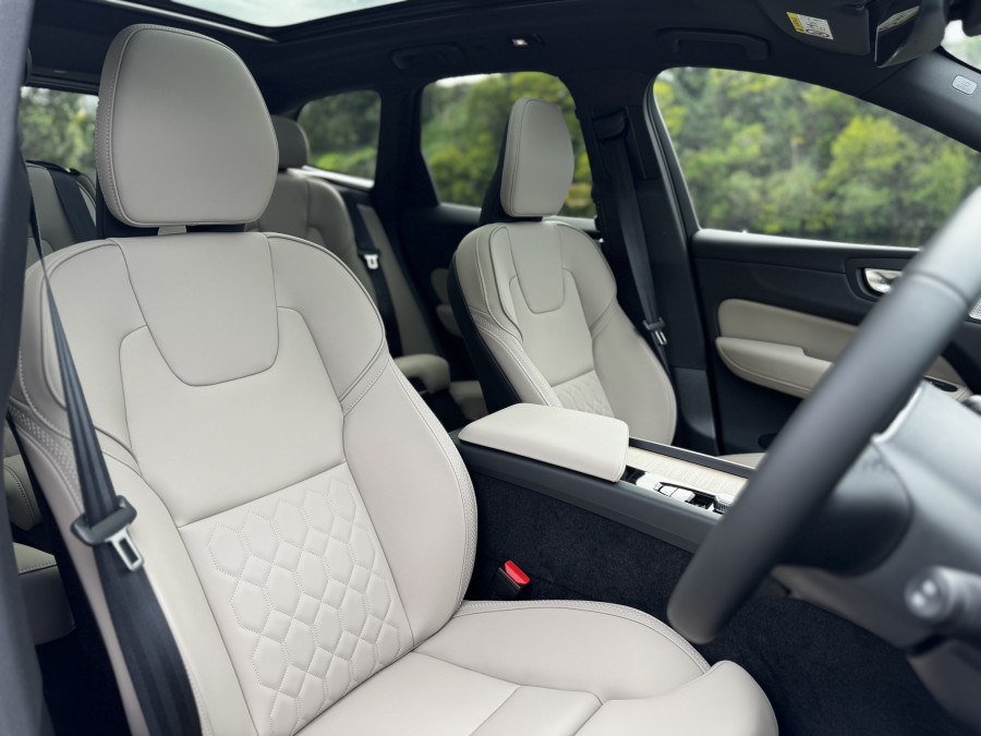 2026 Volvo XC60 UZ Ultra B5 Dark SUV Image 4