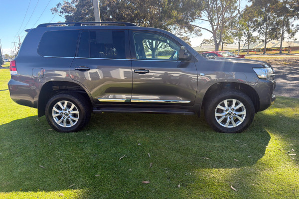 2018 Toyota LandCruiser 5450790G0 Sahara Wagon Image 2