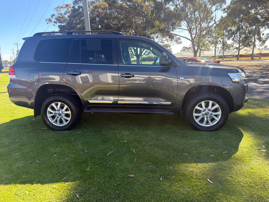 2018 Toyota LandCruiser 5450790G0 Sahara Wagon Image 2