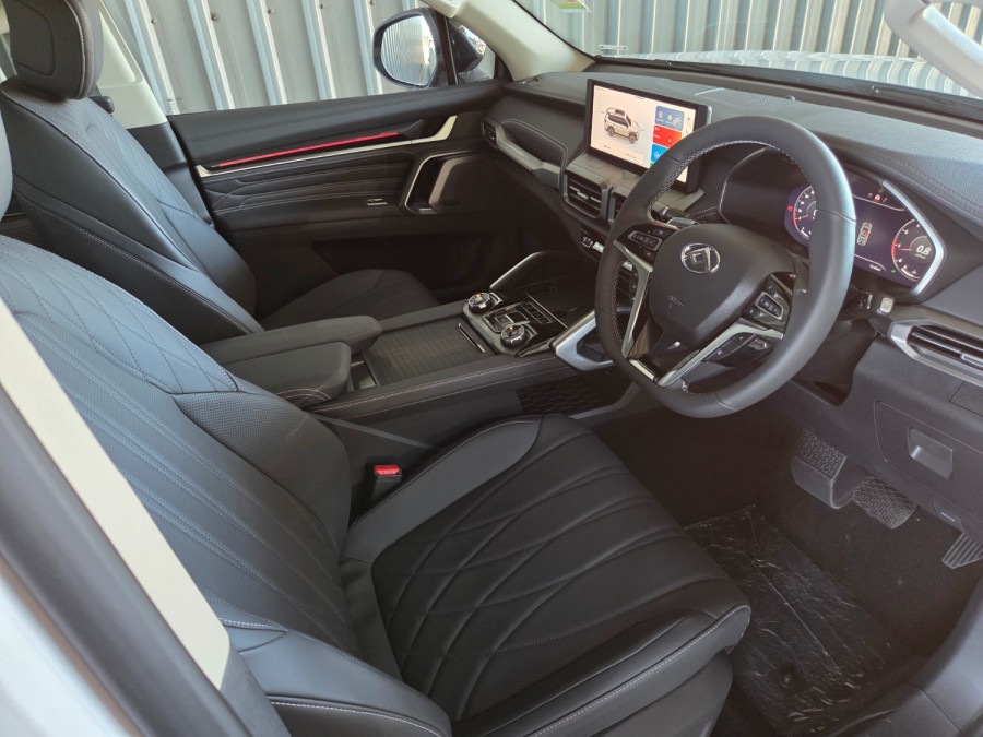 2026 MY25 LDV D90 Executive Wagon Image 9