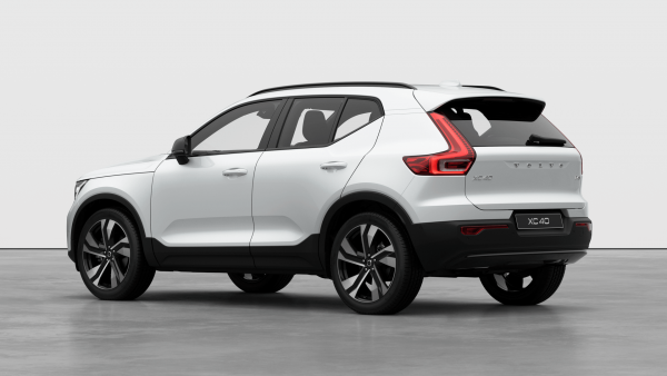 2025 MY26 Volvo XC40 XZ Ultra B4 Dark SUV image 3