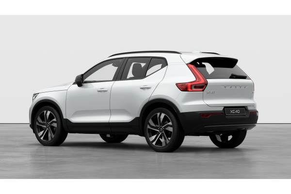 2026 Volvo XC40 XZ Ultra B4 Dark SUV Image 3