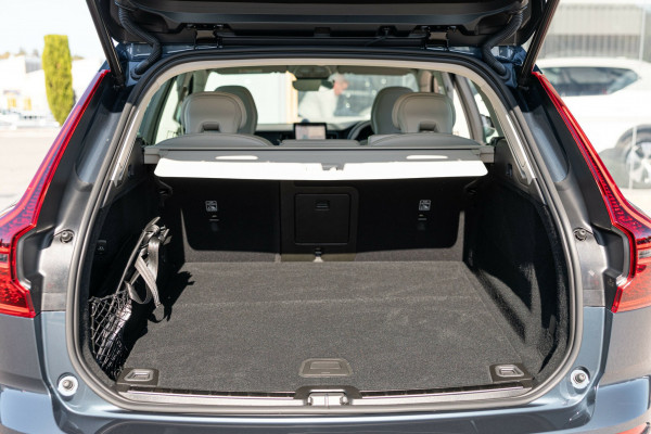 2025 MY26 Volvo XC60 UZ Ultra B5 Dark SUV Image 19