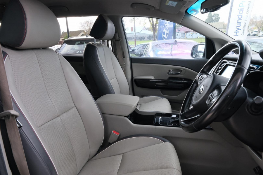 2017 MY18 Kia Carnival YP SLi Van Image 14
